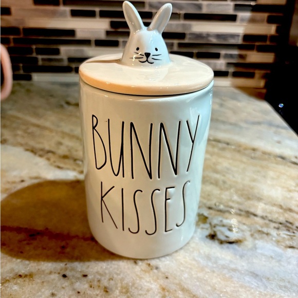 Rae Dunn Bunny Kisses Candle - Picture 1 of 2